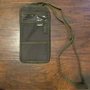 Baggalini olive green nylon travel purse bag wallet compartment holder